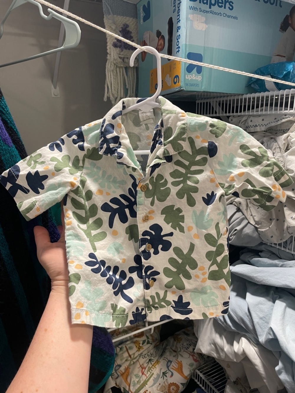 H&M Baby Short-Sleeve Button-Up Shirt in Green & Navy Leaf Print